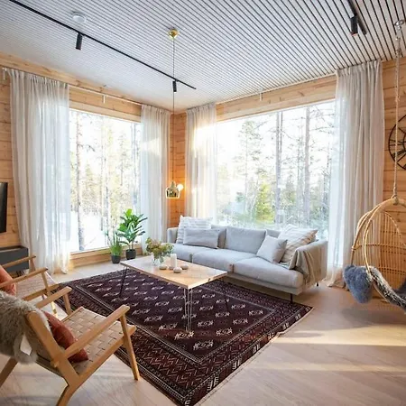 Ylellinen Hirsihuvila Yllaesjaervellae