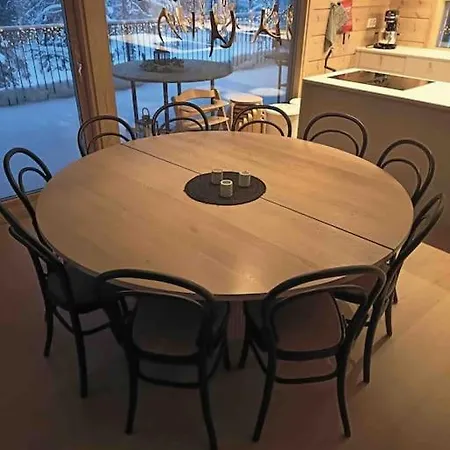 Ylellinen Hirsihuvila Yllaesjaervellae * Yllasjarvi