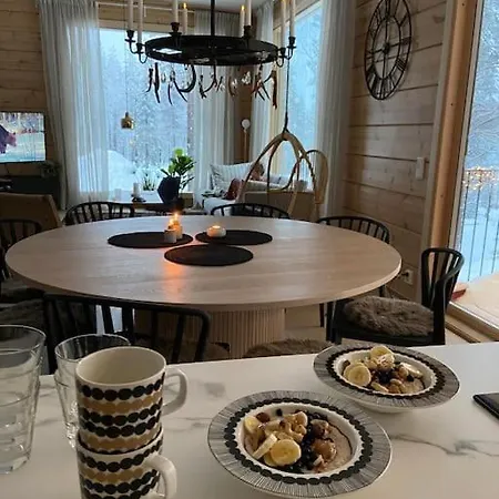 Ylellinen Hirsihuvila Yllaesjaervellae Villa