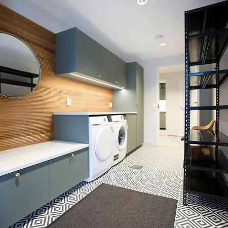 Ylellinen Hirsihuvila Yllaesjaervellae Villa