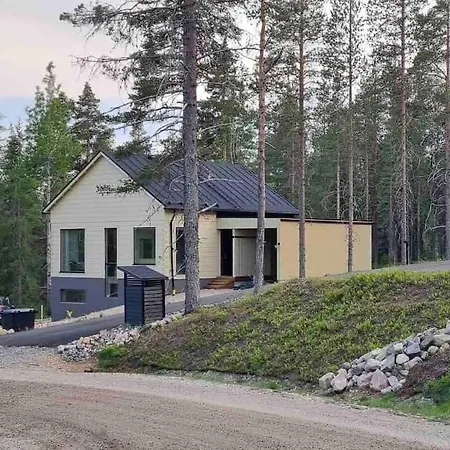 Ylellinen Hirsihuvila Yllaesjaervellae