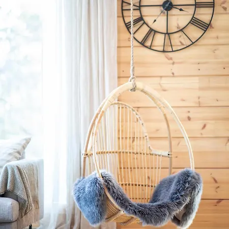 Ylellinen Hirsihuvila Yllaesjaervellae Villa *